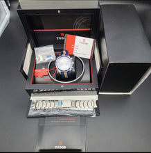 Load image into Gallery viewer, Tudor Heritage Chrono Blue Opaline 70330B